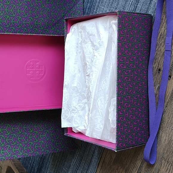 TORY BURCH Shoe and Gift Bag SET - Picture 5 of 12